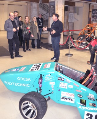 Біля стенду студентської команди Formula Student